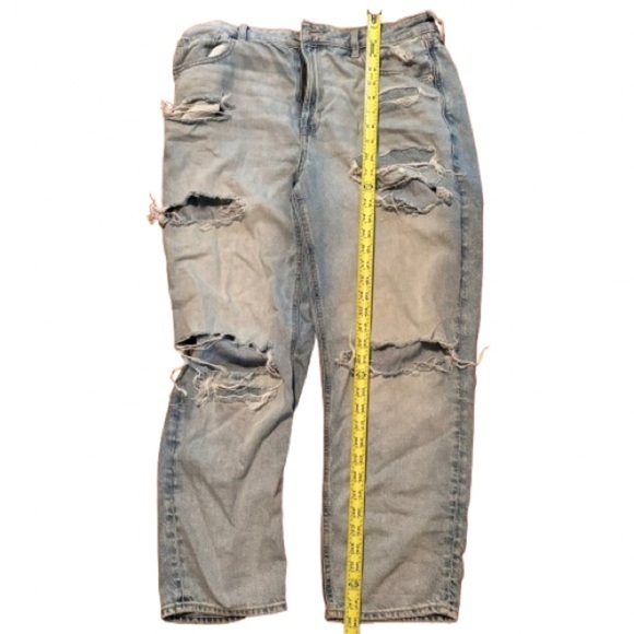 Women’s American Eagle Distressed Light Blue Jeans Size 14 “Mom Straight Leg” - Picture 3 of 6